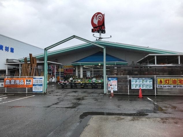 近くのコメリ越路店まで866m（徒歩11分）