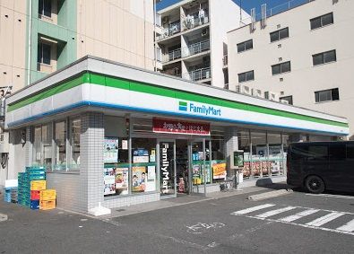 近くのファミリーマート 浪速塩草店まで323m(徒歩5分)