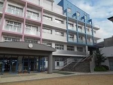 近くの小学校まで865m（徒歩11分）