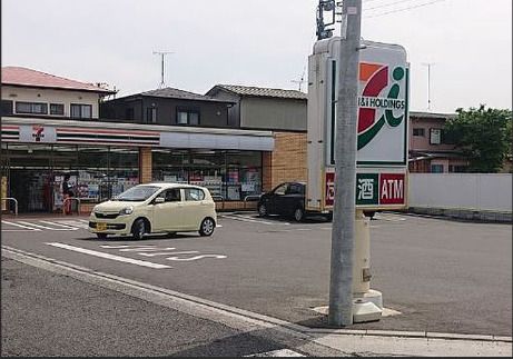 近くのコンビニまで743m（徒歩10分）