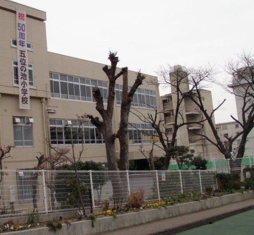 近くの神戸市立五位の池小学校まで707m(徒歩9分)
