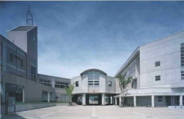 近くの南砺市立吉江中学校まで560m(徒歩7分)