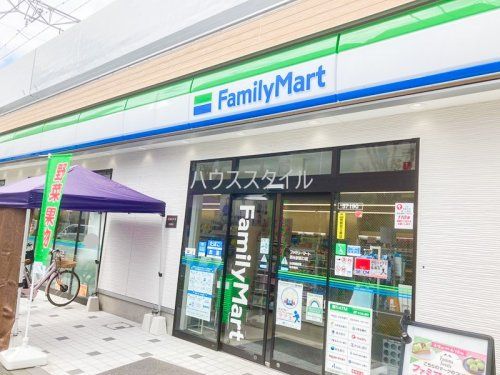 近くのファミリーマート 西台駅西口店まで588m(徒歩8分)