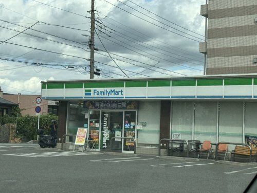 近くのファミリーマート さいたま西堀三丁目店まで350m(徒歩5分)