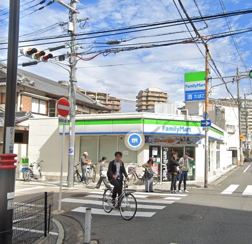 近くのコンビニまで212m（徒歩3分）