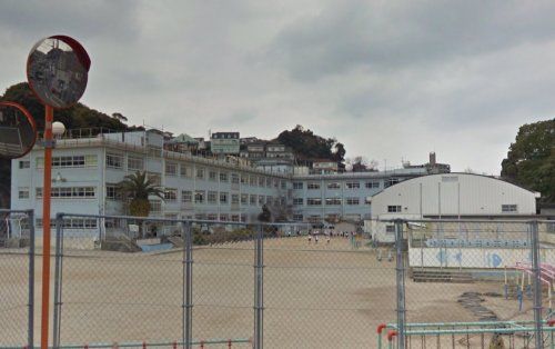 近くの長崎市立西北小学校まで293m(徒歩4分)