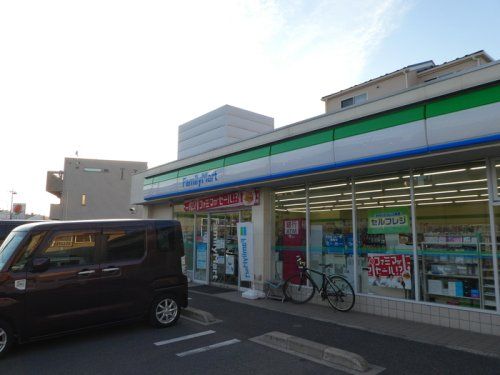 近くのファミリーマート 戸田本町一丁目店まで580m（徒歩8分）