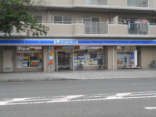 近くのローソン 横須賀日の出町三丁目店まで176m(徒歩3分)