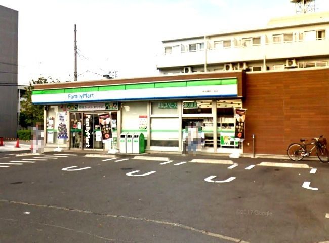 近くのファミリーマート南加瀬四丁目店まで505m（徒歩7分）