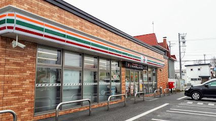 近くのコンビニまで412m（徒歩6分）