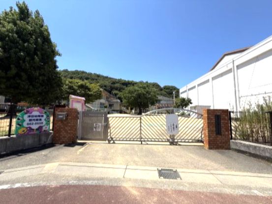 近くの徳島市立津田幼稚園まで672m（徒歩9分）