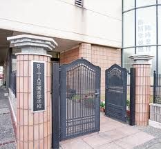 近くのRITA学園高等学校まで1,163m（徒歩15分）