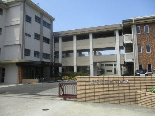 近くの一宮市立三条小学校まで873m（徒歩11分）