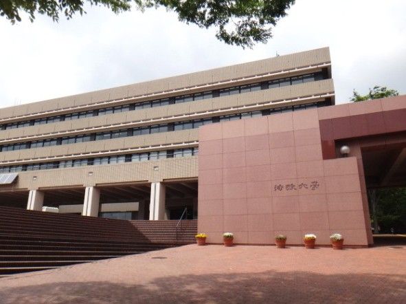 近くの法政大学まで8,734m（徒歩110分）