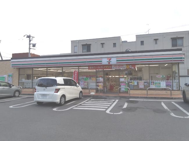 近くのコンビニまで206m（徒歩3分）