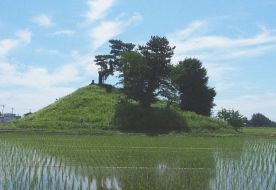 近くの軍配山古墳まで3,158m（徒歩40分）