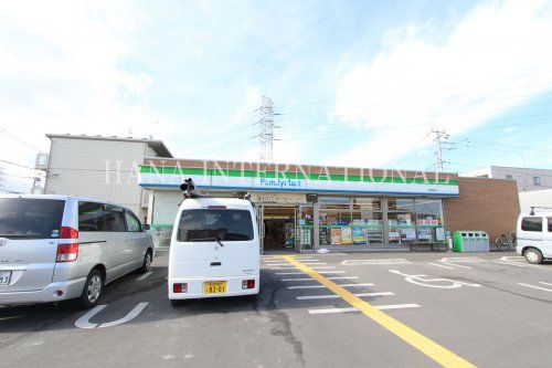 近くのファミリーマート 八潮駅南店まで923m（徒歩12分）