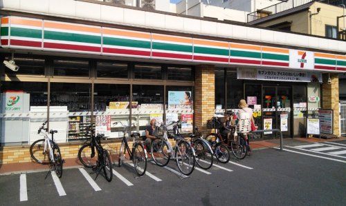 近くのセブン-イレブン 大田区西六郷２丁目店まで404m（徒歩6分）