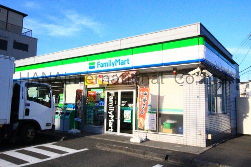 近くのファミリーマート川崎塩浜店まで87m(徒歩2分)