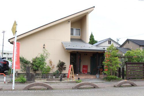 近くの自由ELEまで858m（徒歩11分）