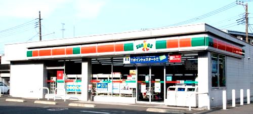 近くのコンビニまで225m（徒歩3分）