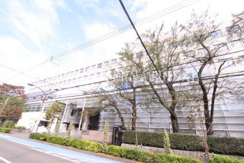 近くの法政大学小金井キャンパスまで1,057m(徒歩14分)