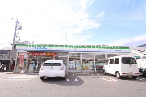 近くのファミリーマートまで1,060m(徒歩14分)