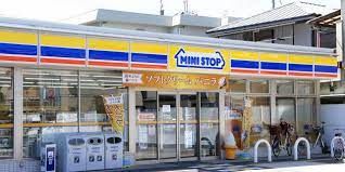 近くのコンビニまで408m（徒歩6分）