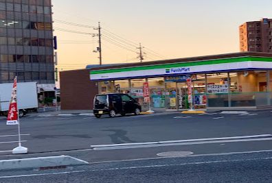 近くのファミリーマート 倉敷老松五丁目店まで187m(徒歩3分)