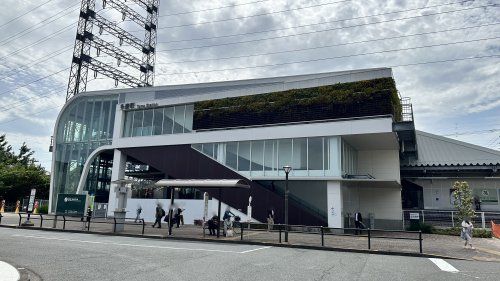 近くの多磨駅まで612m（徒歩8分）