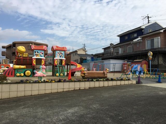 近くの白百合保育園まで1,200m(徒歩15分)