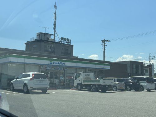 近くのファミリーマート 徳島八万町大坪店まで1,075m（徒歩14分）
