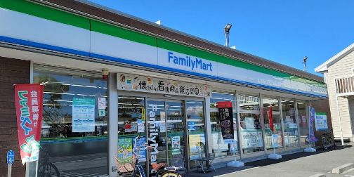近くのファミリーマート 金沢柳町東店まで675m（徒歩9分）