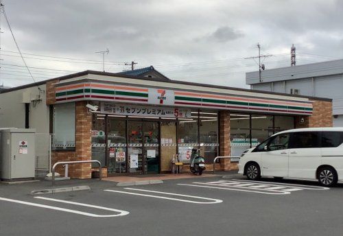 近くのセブン-イレブン 日野神明４丁目店まで254m（徒歩4分）