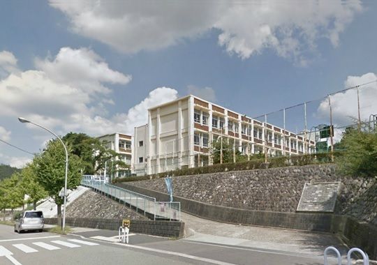 近くの神戸市立唐櫃小学校まで1,367m(徒歩18分)