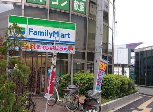 近くのファミリーマート 守口大日駅前店まで122m（徒歩2分）