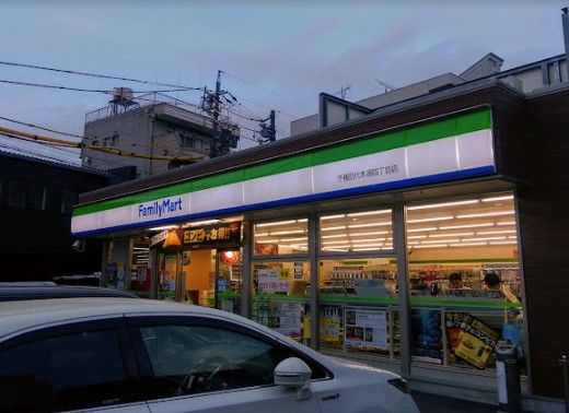 近くのファミリーマート 千種田代本通四丁目店まで605m(徒歩8分)