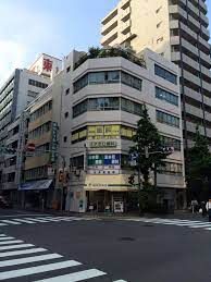 近くの龍閑堂薬局まで583m（徒歩8分）