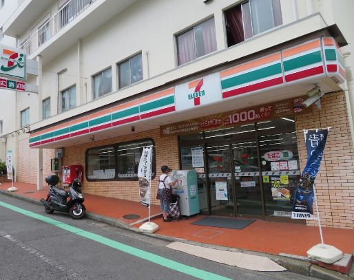 近くのセブンイレブン 横浜富岡西1丁目店まで483m(徒歩7分)