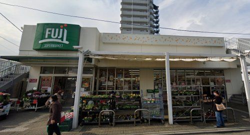 近くのSUPER MARKET FUJI(スーパーマーケットフジ)まで1,290m（徒歩17分）