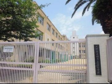 近くの大阪市立塩草立葉小学校まで248m(徒歩4分)