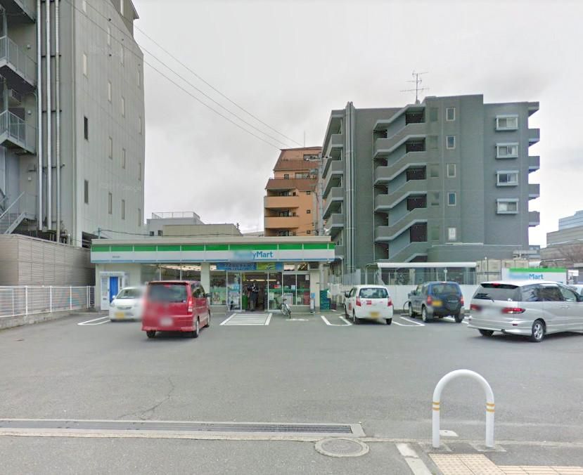 近くのファミリーマート荒本北店まで829m（徒歩11分）