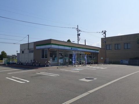 近くのファミリーマート 上市中央店まで1,552m(徒歩20分)