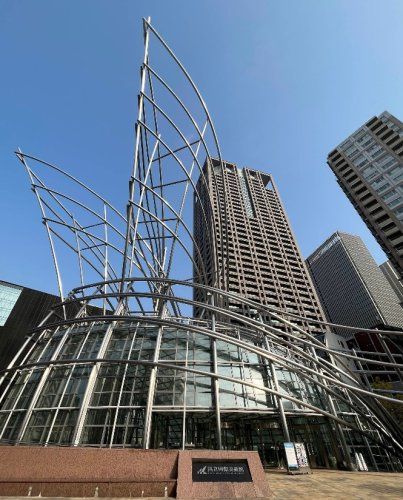 近くの国立国際美術館まで1,005m（徒歩13分）