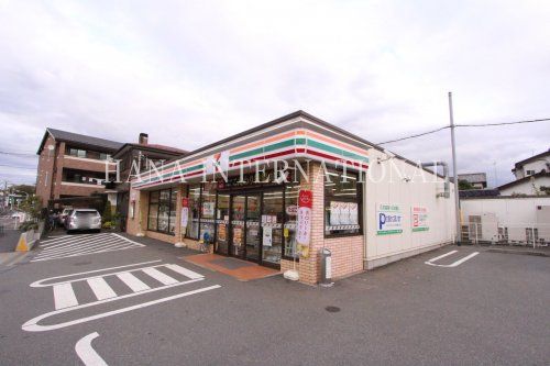 近くのセブンイレブンまで1,027m（徒歩13分）