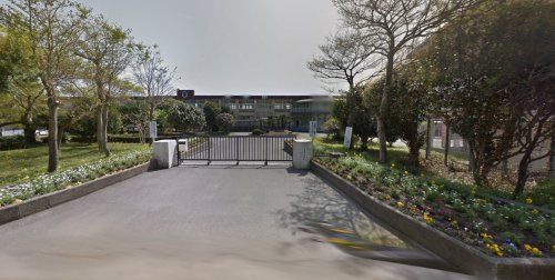 近くの鹿屋市立上小原中学校まで190m（徒歩3分）