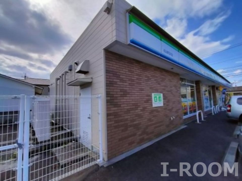 近くのファミリーマート 松山東石井店まで493m(徒歩7分)