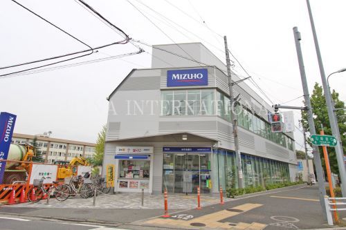 近くのみずほ銀行 稲城中央支店まで1,927m（徒歩25分）