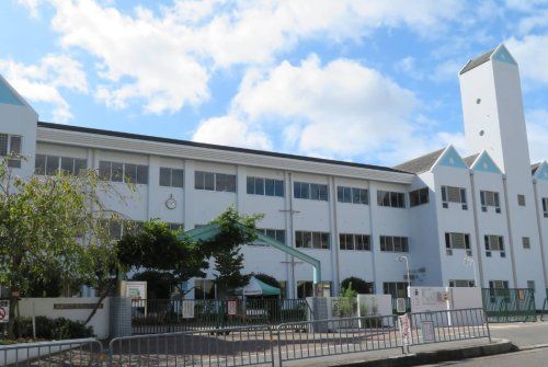 近くの高槻市立阿武山小学校まで427m(徒歩6分)