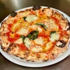 近くのPIZZERIA FIORE(ピッツェリア フィオーレ)まで563m（徒歩8分）